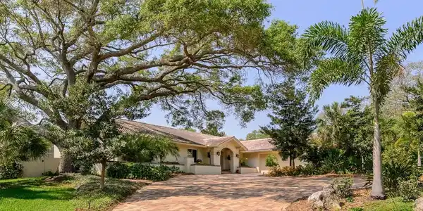 2860 GLEN HOLLOW