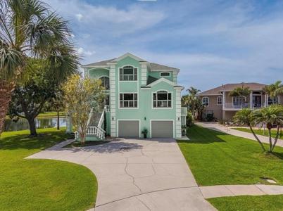 2106 PELICAN COURT