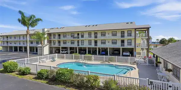 340 CAUSEWAY BOULEVARD