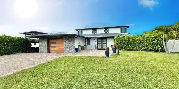 2424 HARBOUR DRIVE