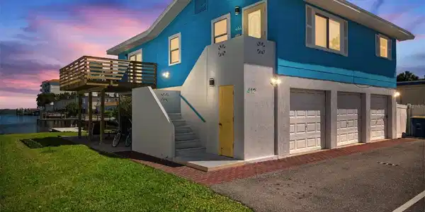 412 VENETIAN DRIVE