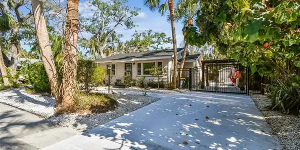 913 TENNESSEE LANE