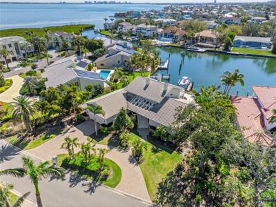 520 HARBOR CAY DRIVE