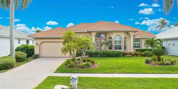 1085 COTTONWOOD COURT