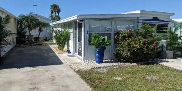 1475 FLAMINGO DRIVE