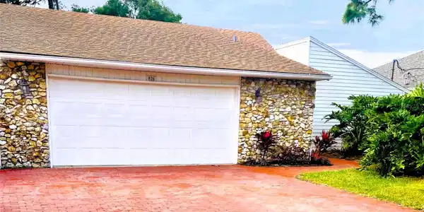 826 FAIRWAY DRIVE
