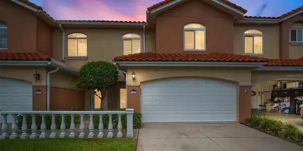 6245 VISTA VERDE W