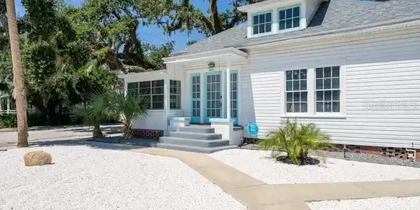 301 LIVE OAK STREET