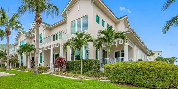6 HIBISCUS LANE