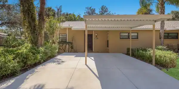 5041 VILLAGE GARDENS