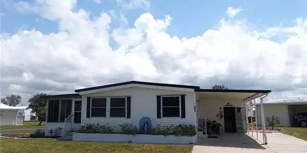 542 WALNUT CIRCLE