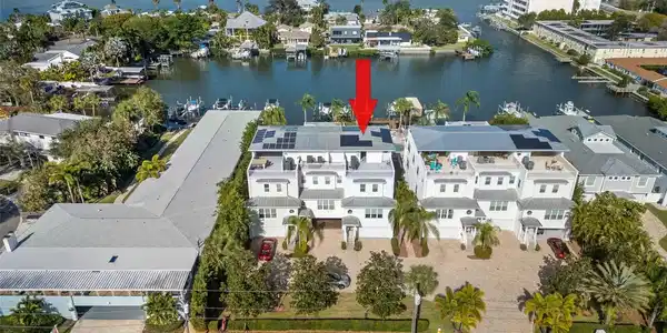 318 VENETIAN DRIVE