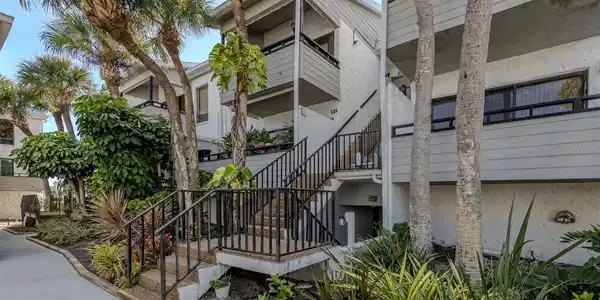 1555 TARPON CENTER DRIVE
