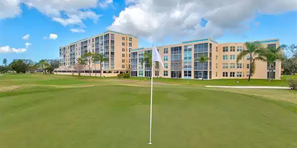 4460 FAIRWAYS
