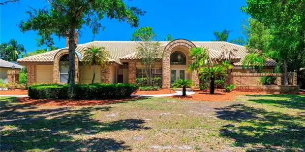 1611 HAMPTON LANE