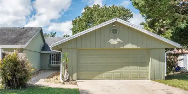 16 EAGLE LANE