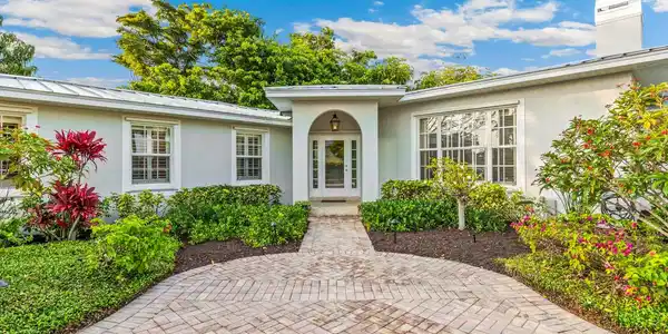 252 WATERWAYS AVENUE