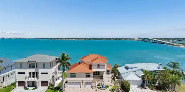 1203 BAY DRIVE