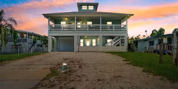 2730 N COMANCHE POINT