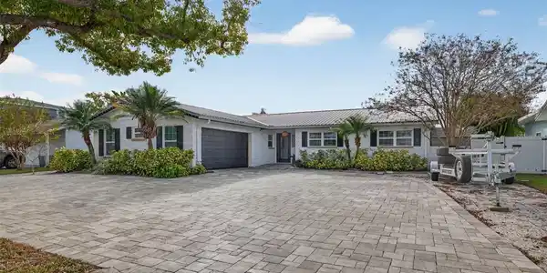 8718 PALISADES DRIVE