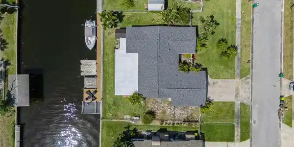 1665 SEA SHELL DRIVE