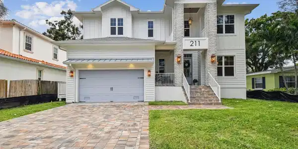 211 S RENELLIE DRIVE