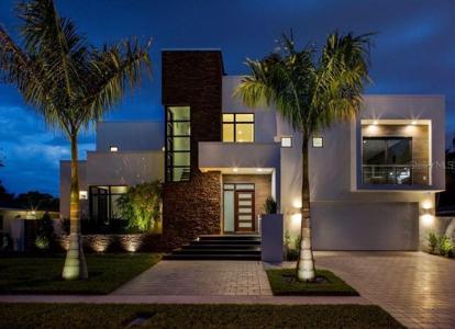 356 BAYVIEW DRIVE NE