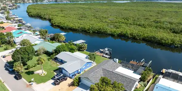 909 SILVER PALM WAY