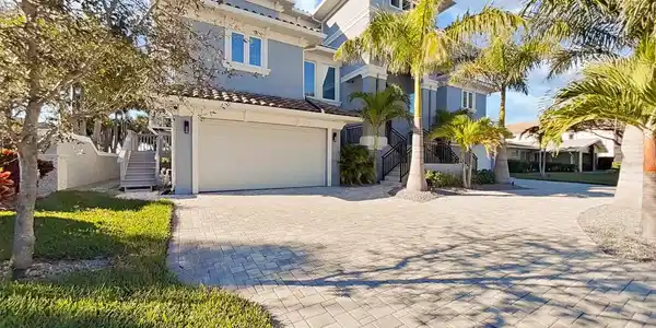 426 BUTTONWOOD LANE