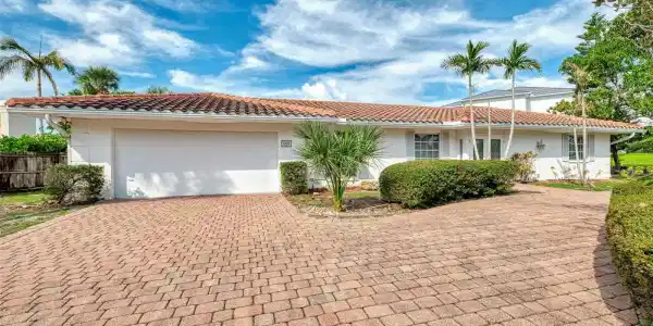 568 VENICE LANE