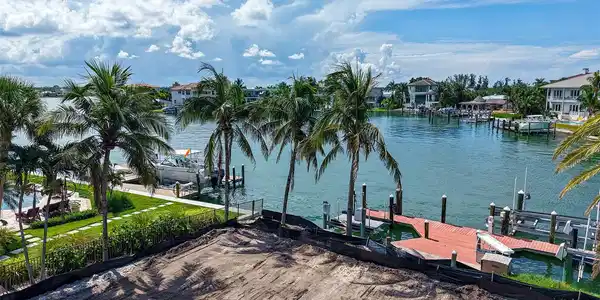 762 SIESTA DRIVE