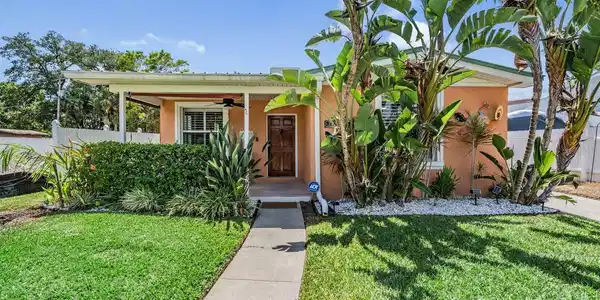208 COMO STREET
