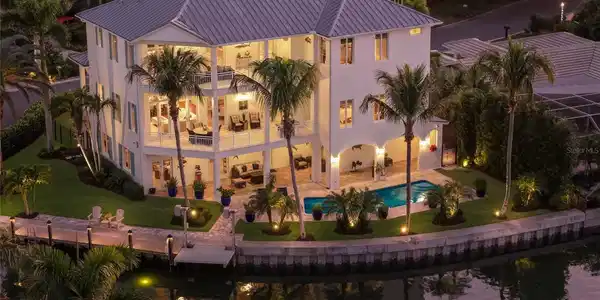750 SIESTA KEY CIRCLE