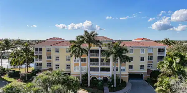 255 W END DRIVE