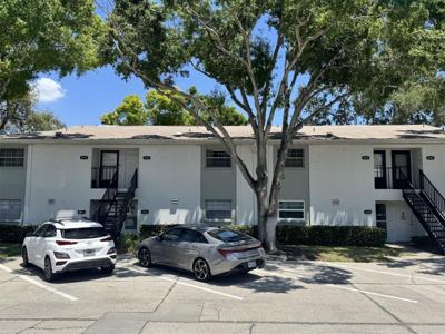 3802 N OAK DRIVE
