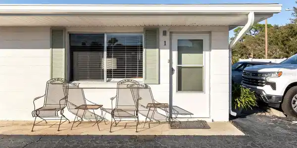525 MANATEE COURT