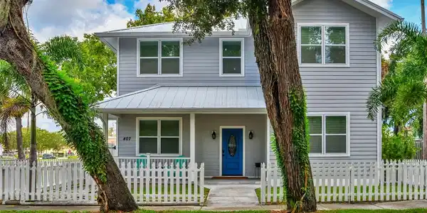 407 DOUGLAS STREET