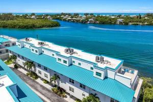 8013 BAY POINTE