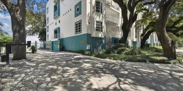 4950 BAYSHORE BOULEVARD