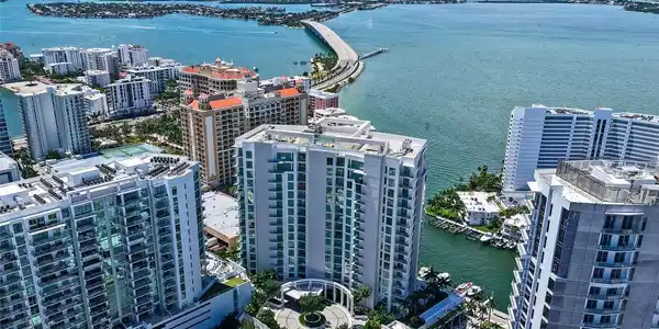 401 QUAY COMMONS