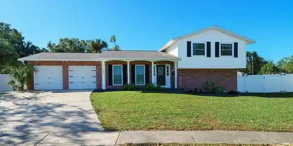 7002 DANEWOOD COURT
