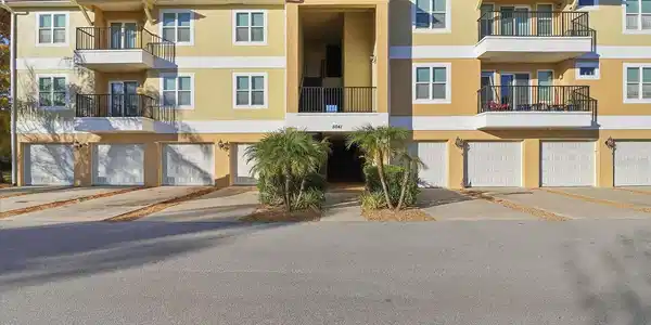 5041 ROYAL PALMS WAY