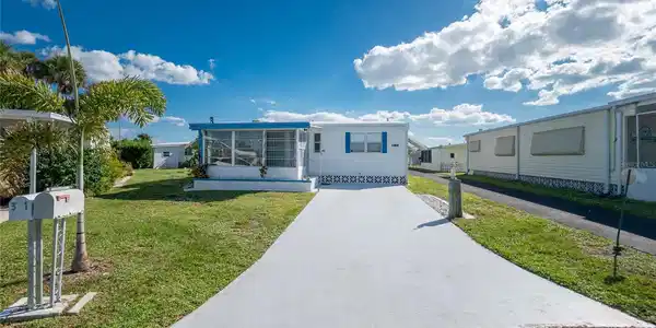 32 ANNE BONNY CIRCLE
