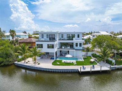 111 GULL DRIVE