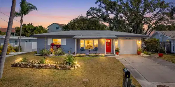 2269 CAROLYN DRIVE