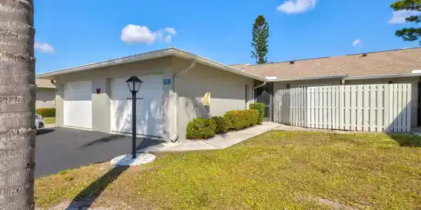 608 PINEBROOK CRESCENT