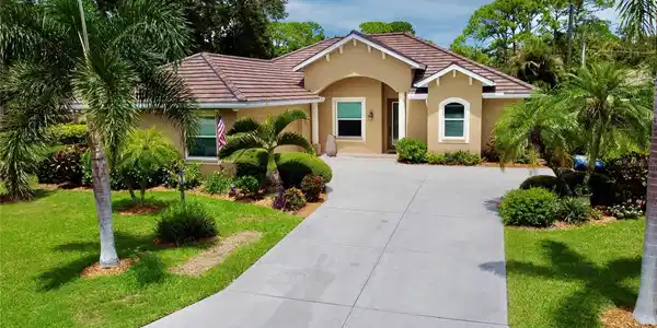 472 PARK TRACE BOULEVARD