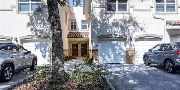 5 RIVERVIEW BEND N