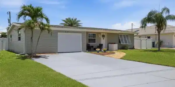 201 E TARPON BLVD NW