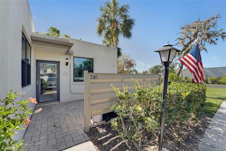 501 LAKESIDE DRIVE